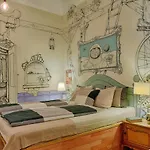 Lavender Circus Hostel, Doubles & Ensuites