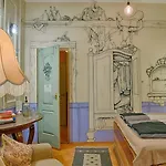 Lavender Circus Hostel, Doubles & Ensuites بيت شباب *