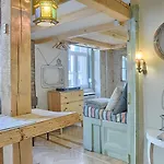 Lavender Circus Hostel, Doubles & Ensuites بودابست