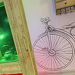 Lavender Circus Hostel, Doubles & Ensuites * بودابست
