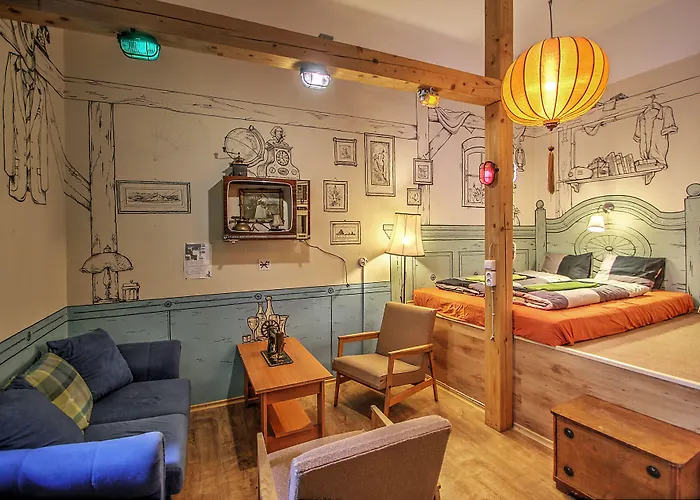 Хостел Lavender Circus Hostel, Doubles & Ensuites *