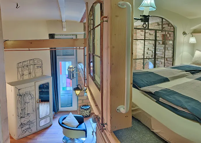 Lavender Circus Hostel, Doubles & Ensuites