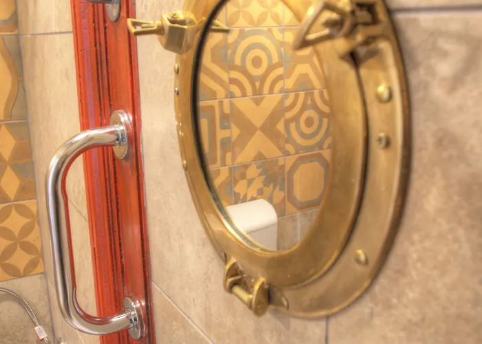 Хостел Lavender Circus Hostel, Doubles & Ensuites Будапешт