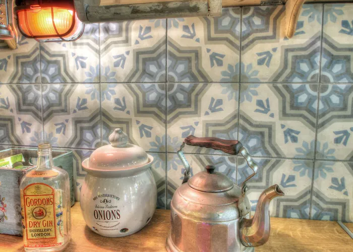 Lavender Circus Hostel, Doubles & Ensuites Хостел