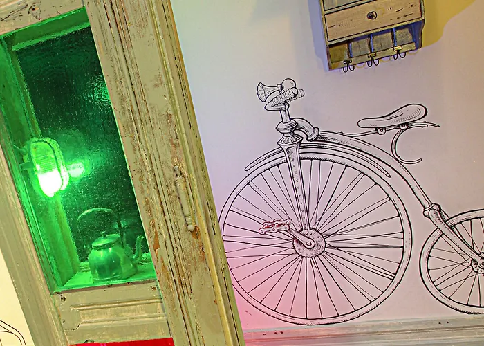 Lavender Circus Hostel, Doubles & Ensuites * Будапешт