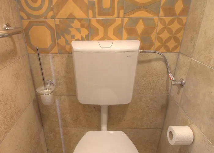 Хостел Lavender Circus Hostel, Doubles & Ensuites Будапешт