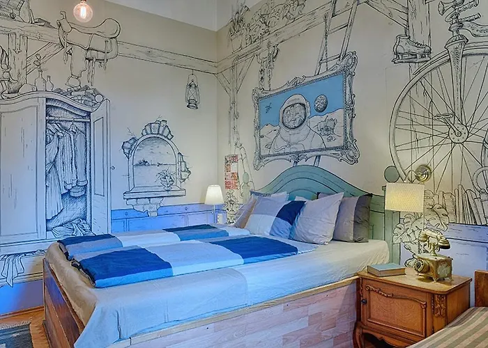 Хостел Lavender Circus Hostel, Doubles & Ensuites *