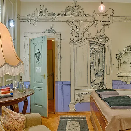 Lavender Circus Hostel, Doubles & Ensuites Hostel *