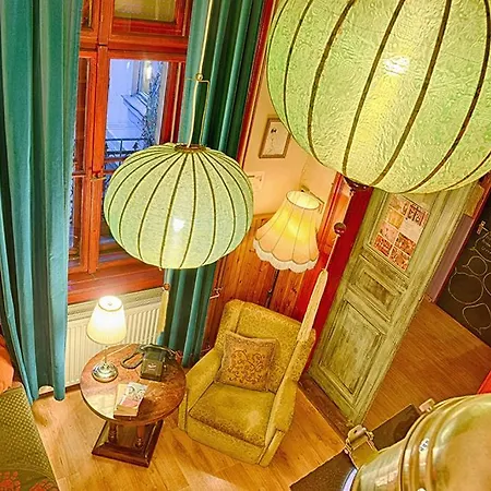 Hostel Lavender Circus Hostel, Doubles & Ensuites