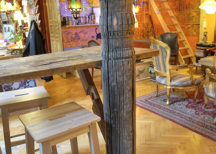 Albergue Lavender Circus Hostel, Doubles & Ensuites *