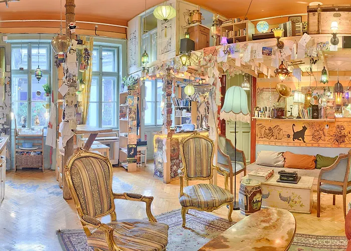 Lavender Circus Hostel, Doubles & Ensuites Albergue *