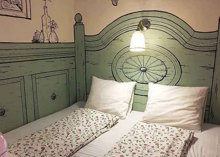 Lavender Circus Hostel, Doubles & Ensuites Budapeste