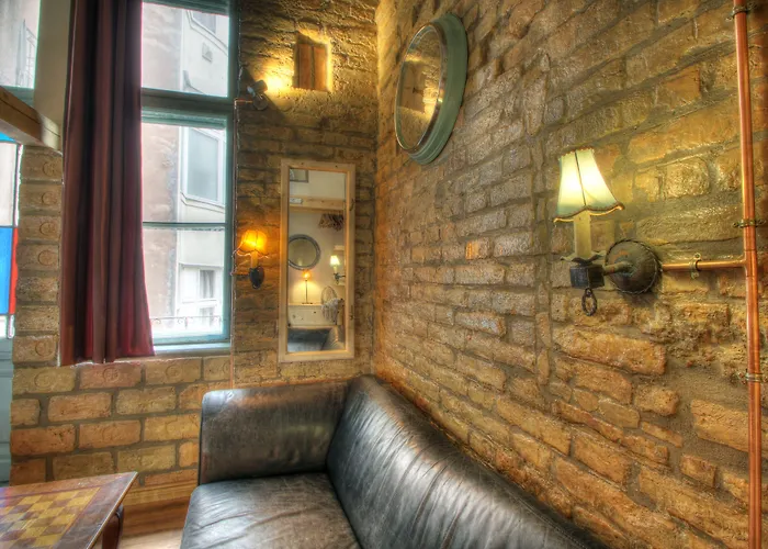 Albergue Lavender Circus Hostel, Doubles & Ensuites