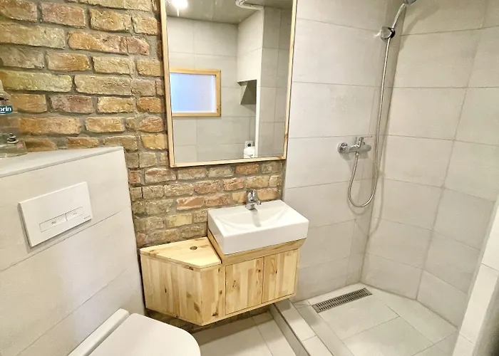 Lavender Circus Hostel, Doubles & Ensuites Budapeste