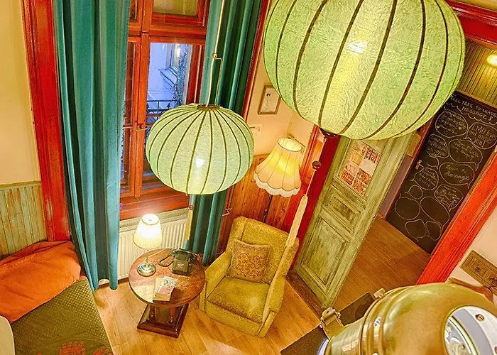 Albergue Lavender Circus Hostel, Doubles & Ensuites