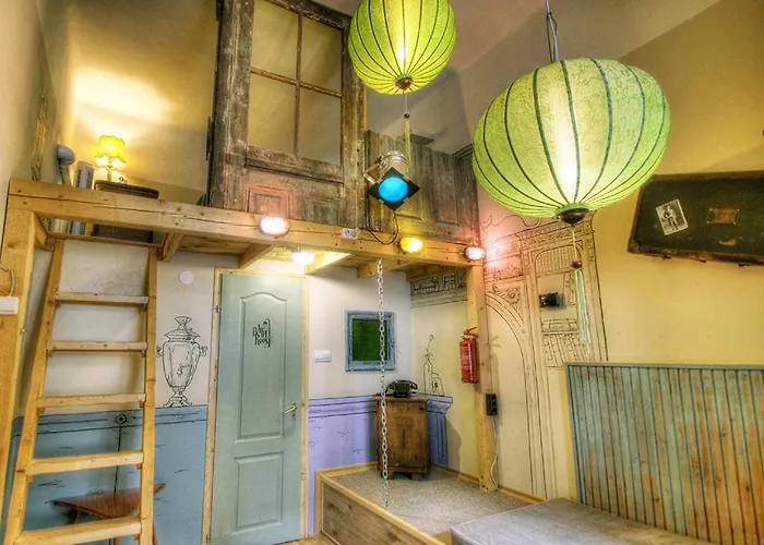 Albergue Lavender Circus Hostel, Doubles & Ensuites *