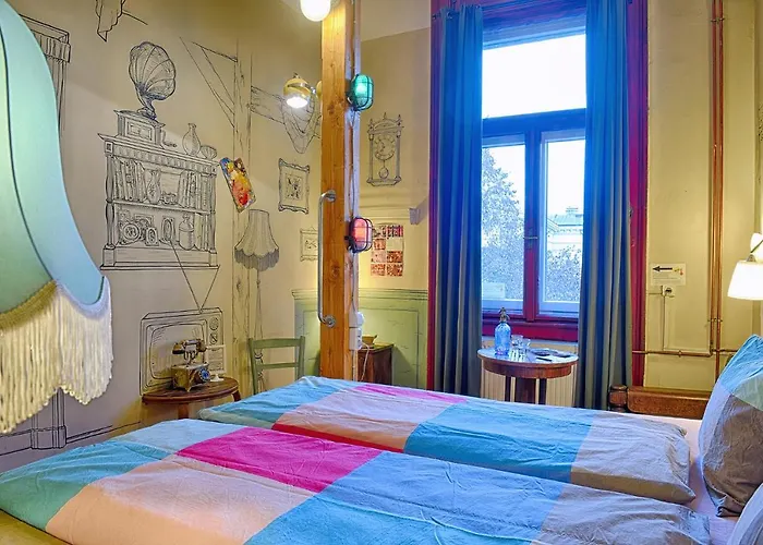 Albergue Lavender Circus Hostel, Doubles & Ensuites *