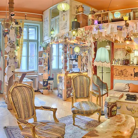 Lavender Circus Hostel, Doubles & Ensuites Hostel *
