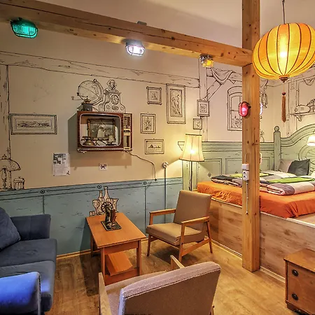 Хостел Lavender Circus Hostel, Doubles & Ensuites *