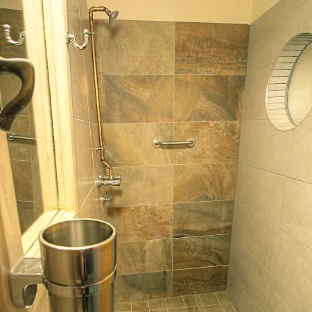Hostel Lavender Circus Hostel, Doubles & Ensuites
