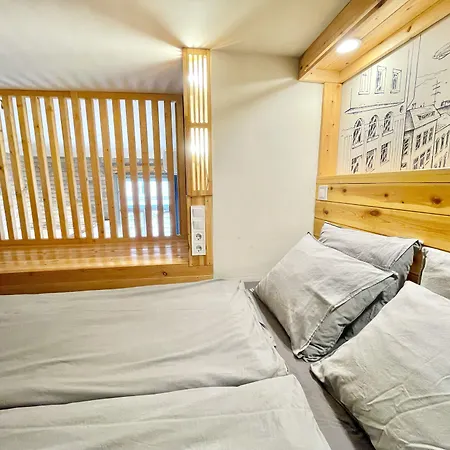 Lavender Circus Hostel, Doubles & Ensuites Hostel Budapest