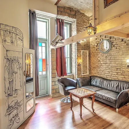 Lavender Circus Hostel, Doubles & Ensuites * Будапешт