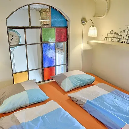 Lavender Circus Hostel, Doubles & Ensuites Hostel *