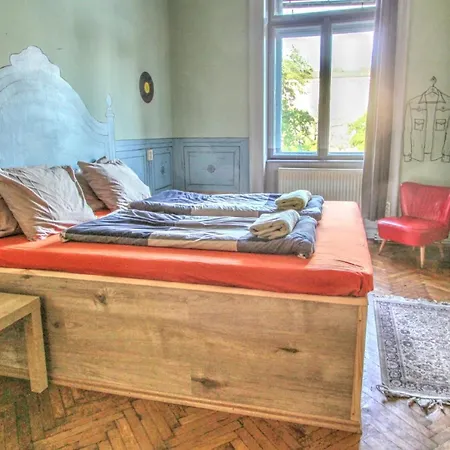 Lavender Circus Hostel, Doubles & Ensuites Hostel Budapest