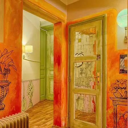 Lavender Circus Hostel, Doubles & Ensuites Hostel Budapest