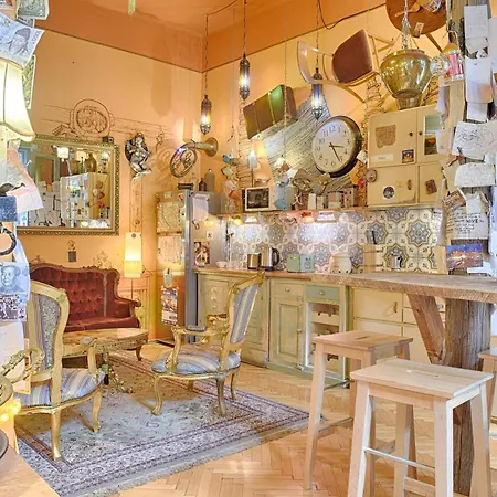 Lavender Circus Hostel, Doubles & Ensuites