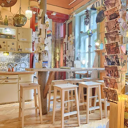 Lavender Circus Hostel, Doubles & Ensuites