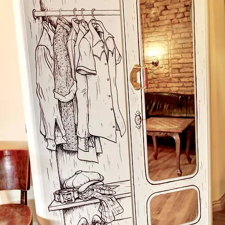Lavender Circus Hostel, Doubles & Ensuites Hostal Budapest