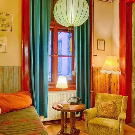 Lavender Circus Hostel, Doubles & Ensuites *