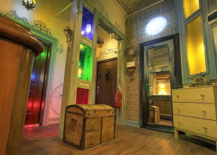 Lavender Circus Hostel, Doubles & Ensuites Хостел Будапешт