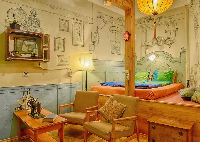Хостел Lavender Circus Hostel, Doubles & Ensuites *