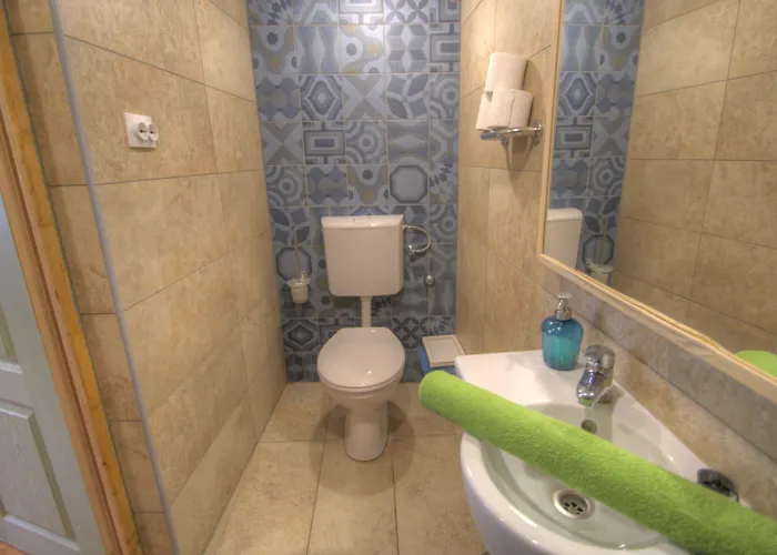 Lavender Circus Hostel, Doubles & Ensuites * Будапешт