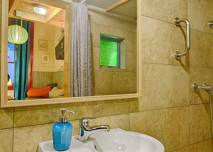 Lavender Circus Hostel, Doubles & Ensuites Будапешт