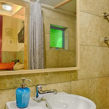 Lavender Circus Hostel, Doubles & Ensuites אכסניה בודפשט