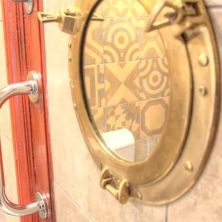 אכסניה Lavender Circus Hostel, Doubles & Ensuites