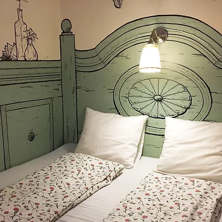 Lavender Circus Hostel, Doubles & Ensuites בודפשט