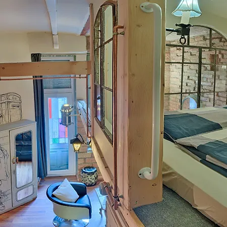 Lavender Circus Hostel, Doubles & Ensuites
