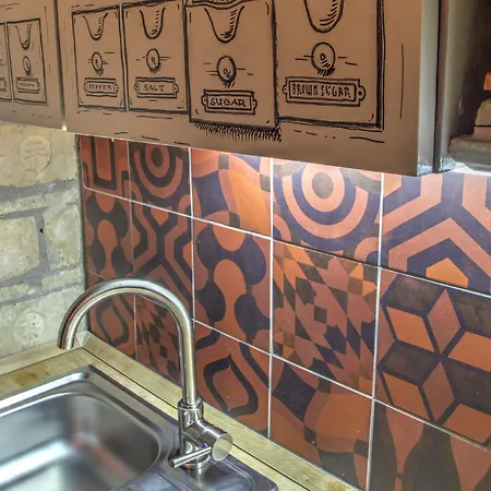 אכסניה Lavender Circus Hostel, Doubles & Ensuites *