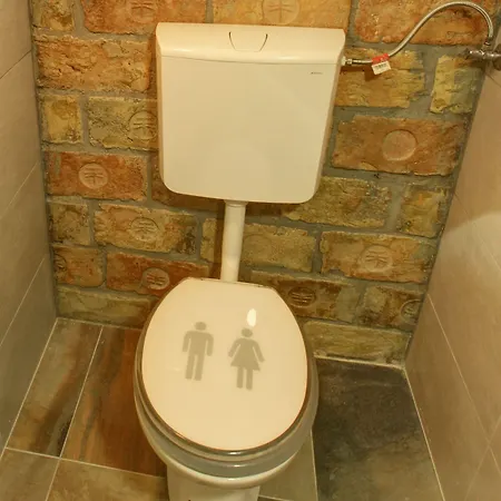 אכסניה Lavender Circus Hostel, Doubles & Ensuites בודפשט