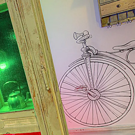 Lavender Circus Hostel, Doubles & Ensuites * בודפשט