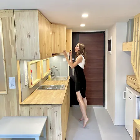 אכסניה Lavender Circus Hostel, Doubles & Ensuites