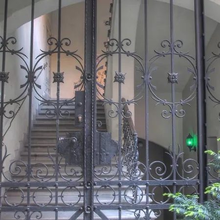 אכסניה Lavender Circus Hostel, Doubles & Ensuites *