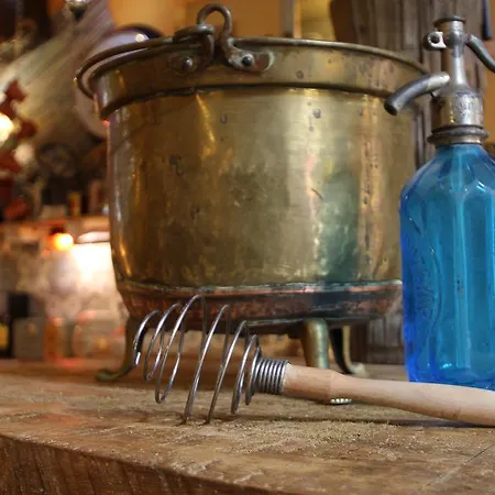 אכסניה Lavender Circus Hostel, Doubles & Ensuites