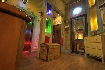 Lavender Circus Hostel, Doubles & Ensuites אכסניה *
