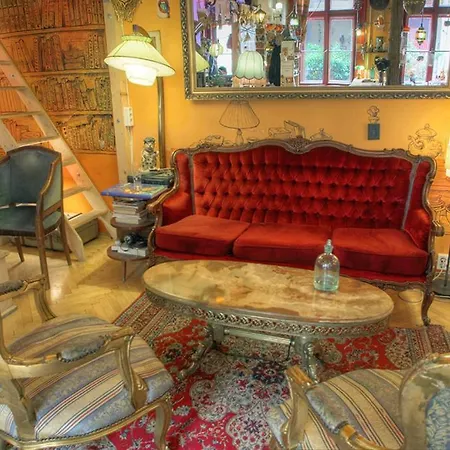 Lavender Circus Hostel, Doubles & Ensuites * Budapeste