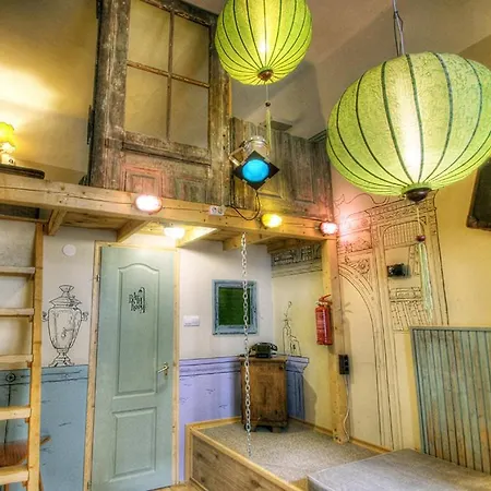 אכסניה Lavender Circus Hostel, Doubles & Ensuites *